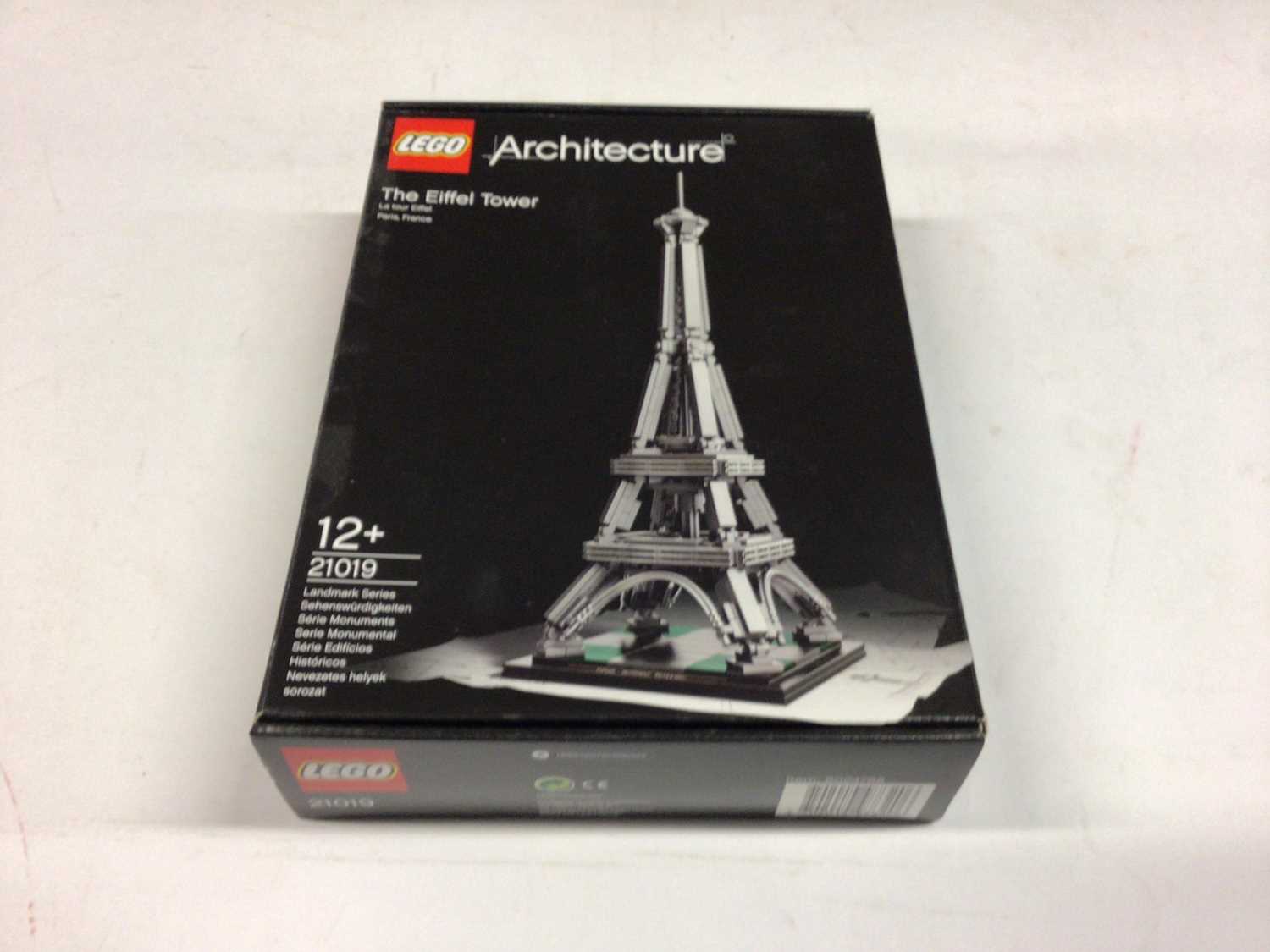 Lego Architecture 21011 Brandenburg Gate, 21036 Arc de Triomphe, 21024 Louvre, 21019 The Eiffel Towe - Image 9 of 10