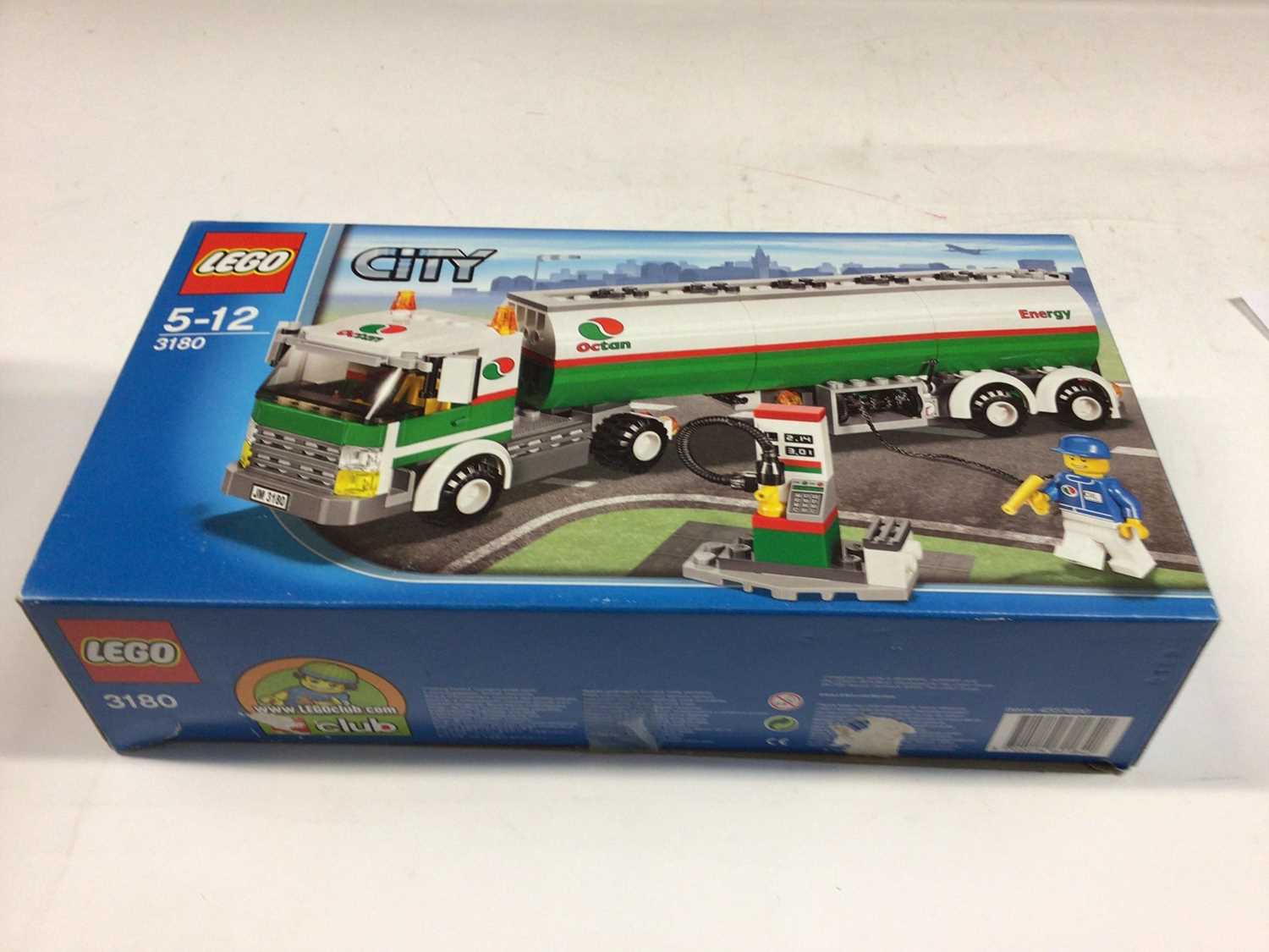 Lego 7286 Police Bundle, 3180 Tank Truck, 7991 Carbarge Truck, 7044 Coastguard Helicopter, 60042 Cit - Image 9 of 10