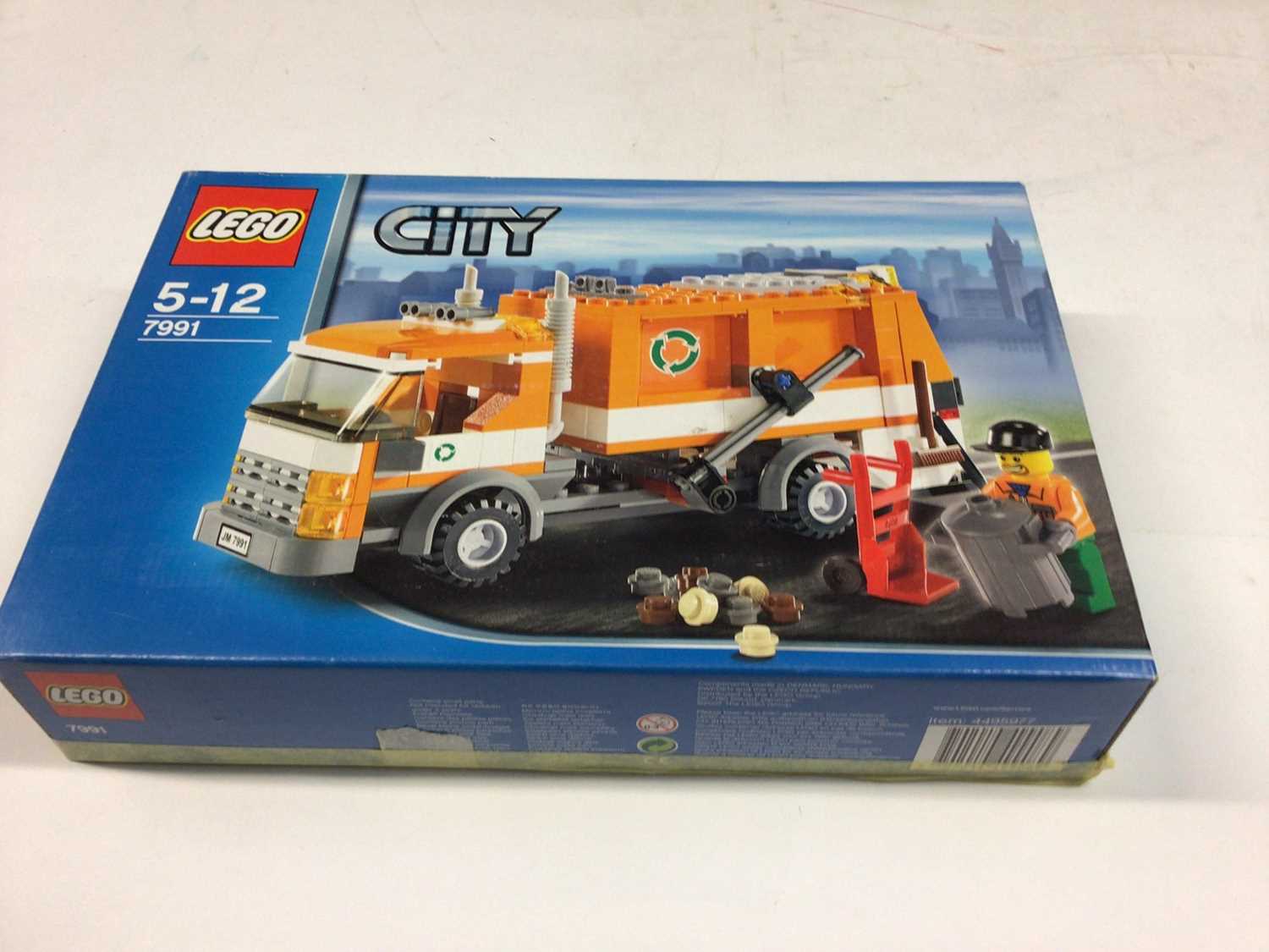 Lego 7286 Police Bundle, 3180 Tank Truck, 7991 Carbarge Truck, 7044 Coastguard Helicopter, 60042 Cit - Image 5 of 10