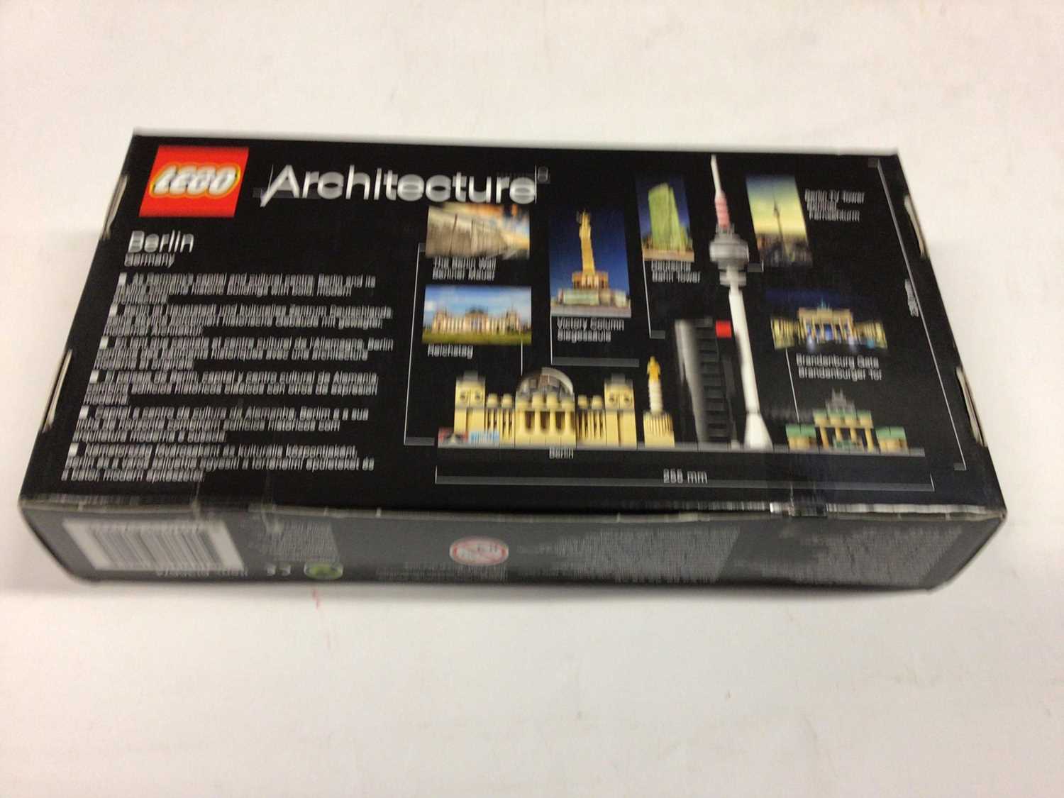 Lego Architecture 21011 Brandenburg Gate, 21036 Arc de Triomphe, 21024 Louvre, 21019 The Eiffel Towe - Image 4 of 10