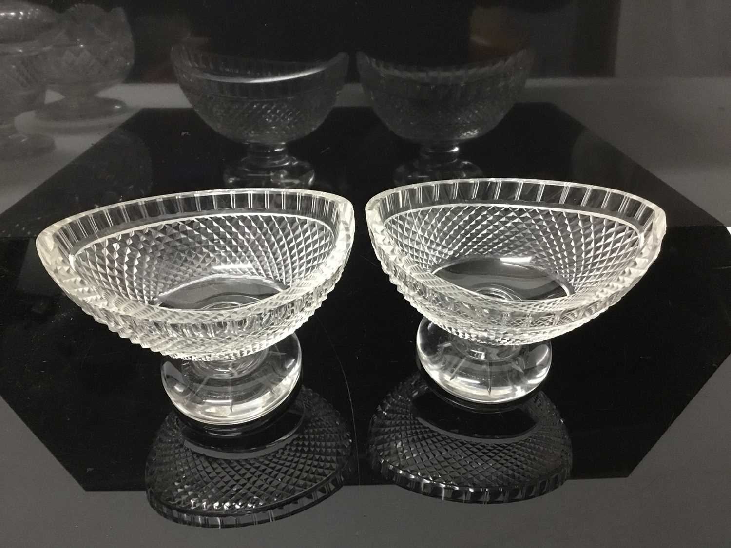 Pair of good quality Edwardian cut glass salts or bon bon dishes, of boat-shaped form, on circular p - Image 2 of 4