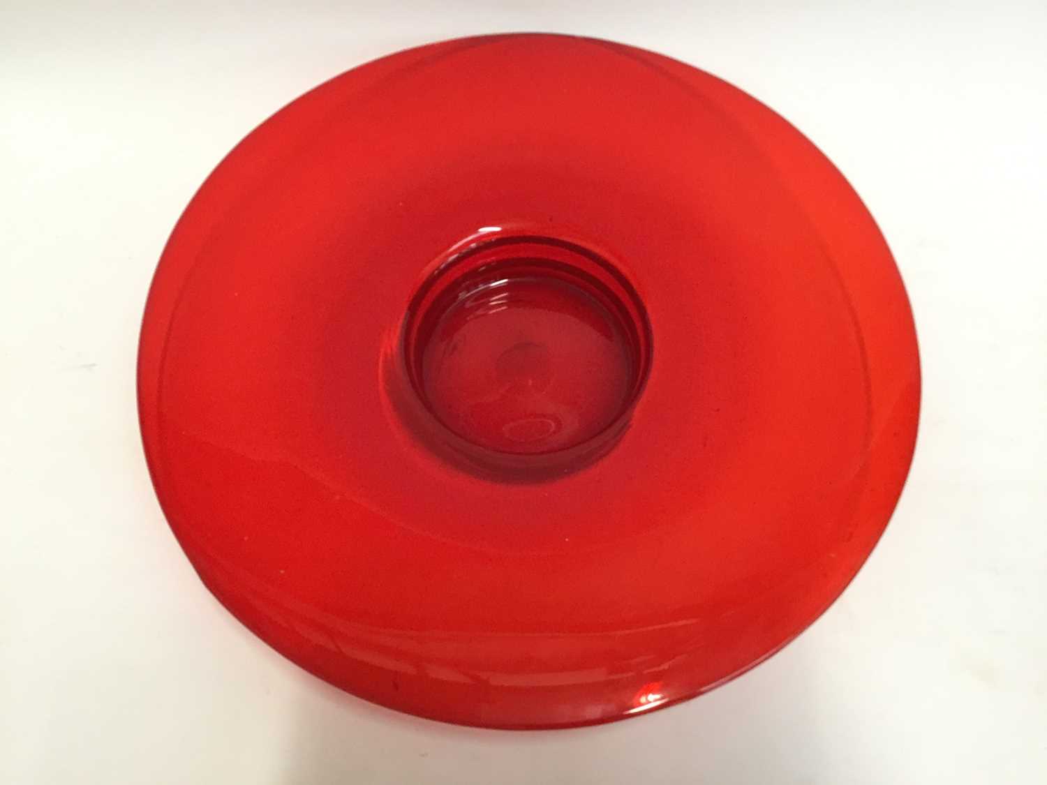 Large red art glass circular bowl, 45cm diameter - Image 2 of 3