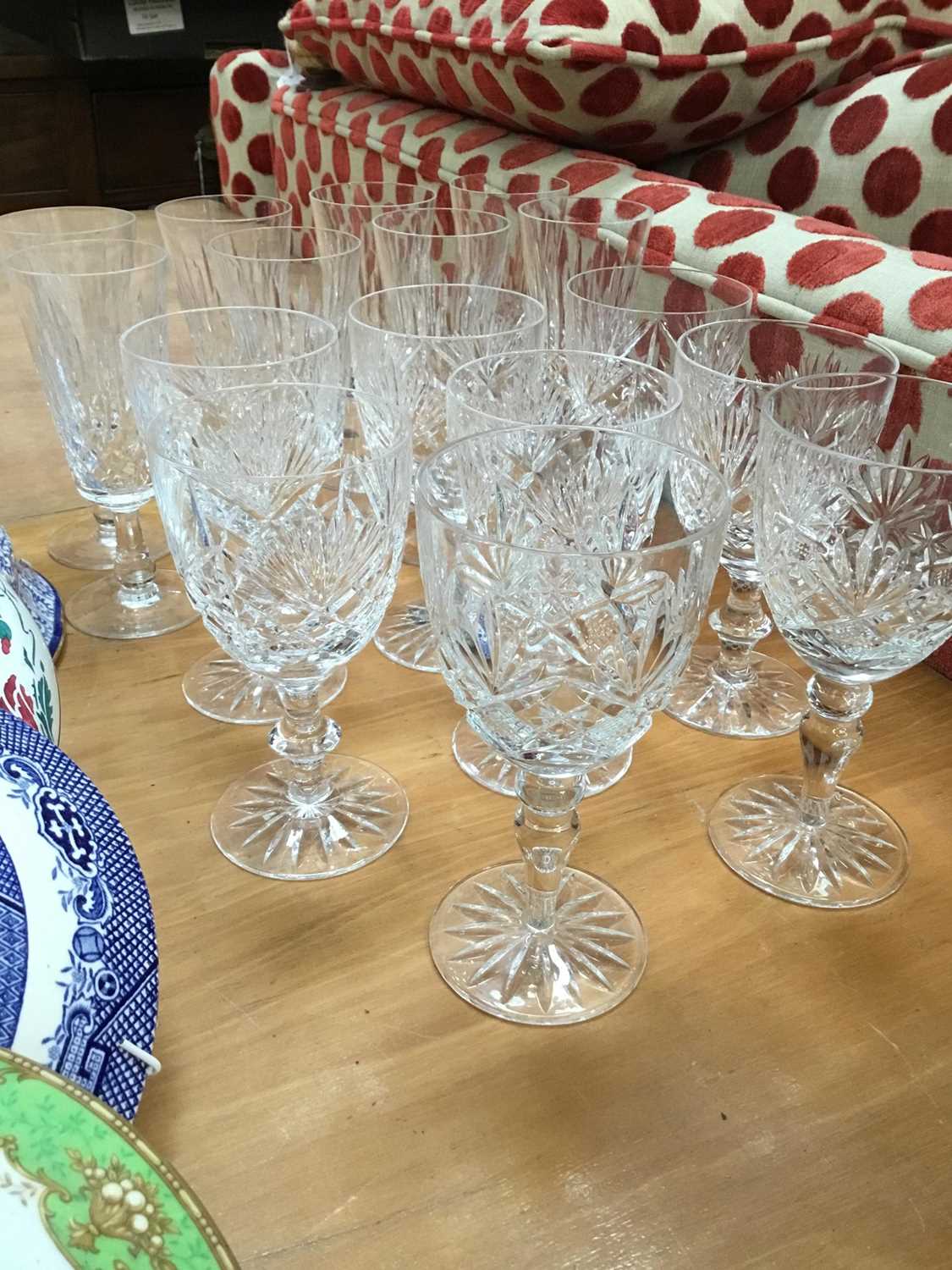 Set of eight Edinburgh crystal champagne flutes, six crystal glass wines and two others (16)