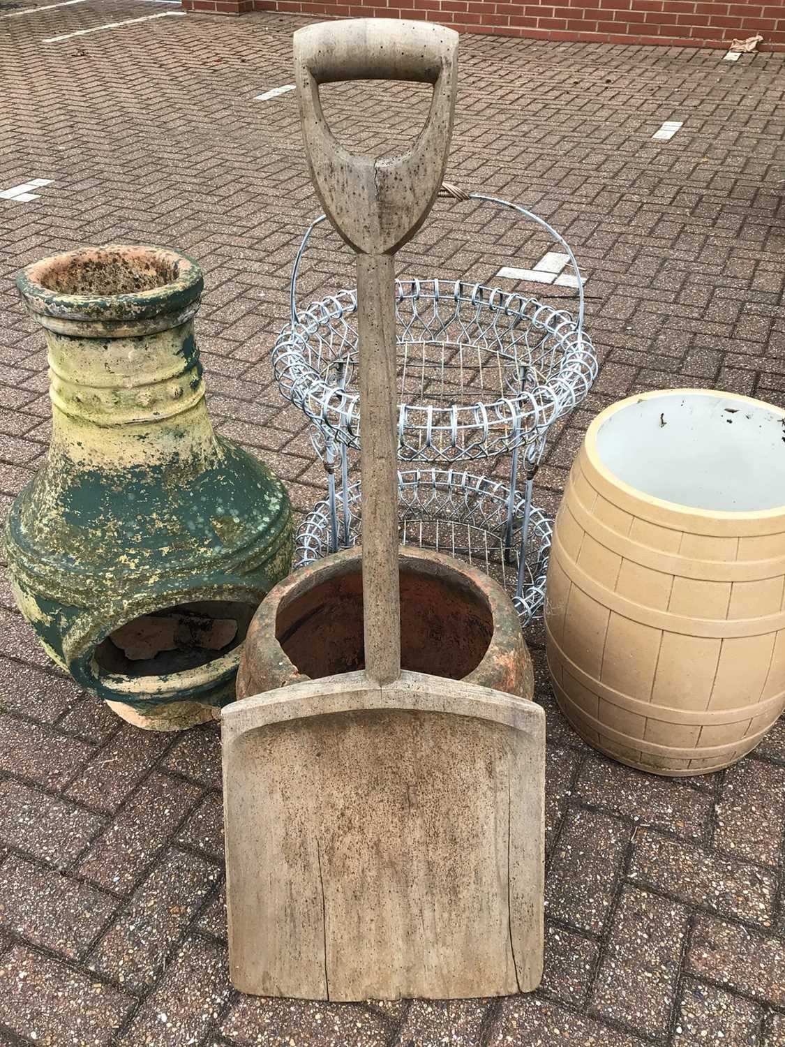 Metal two tier plant stand, wooden shovel together with three other garden ornaments - Image 4 of 6