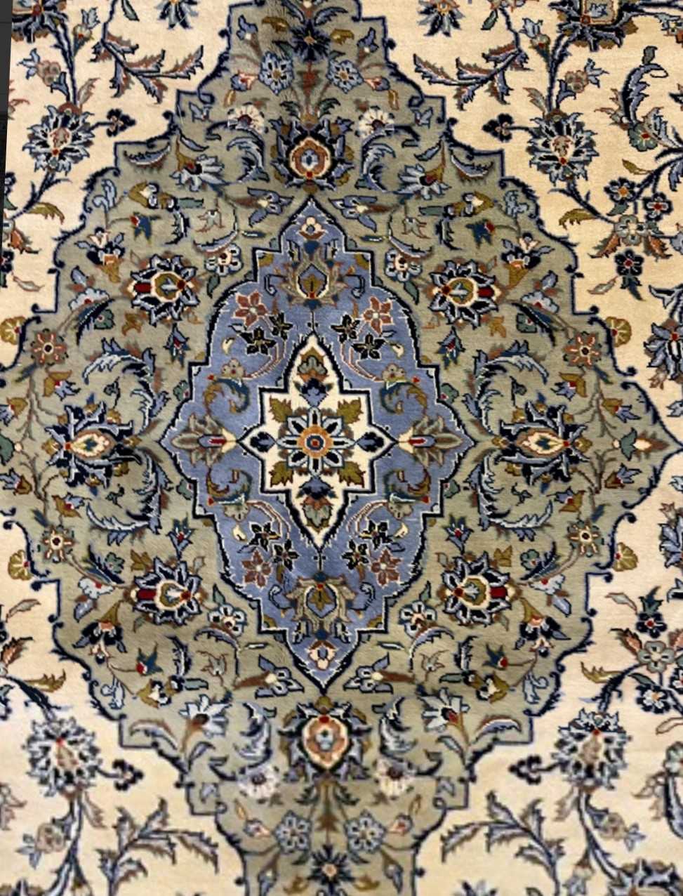 20th century Persian Kashan rug with central lozenge shaped medallion, scrolling floral and foliate - Image 8 of 10