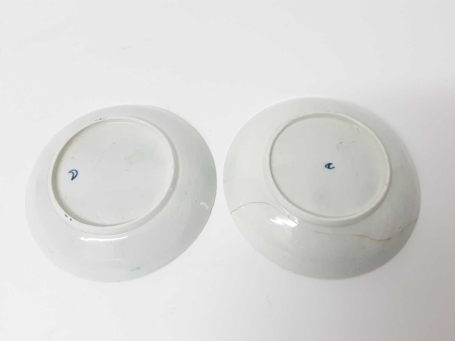 Two Worcester Mansfield pattern tea bowls and saucers, circa 1770, and two other blue and white Worc - Image 3 of 9