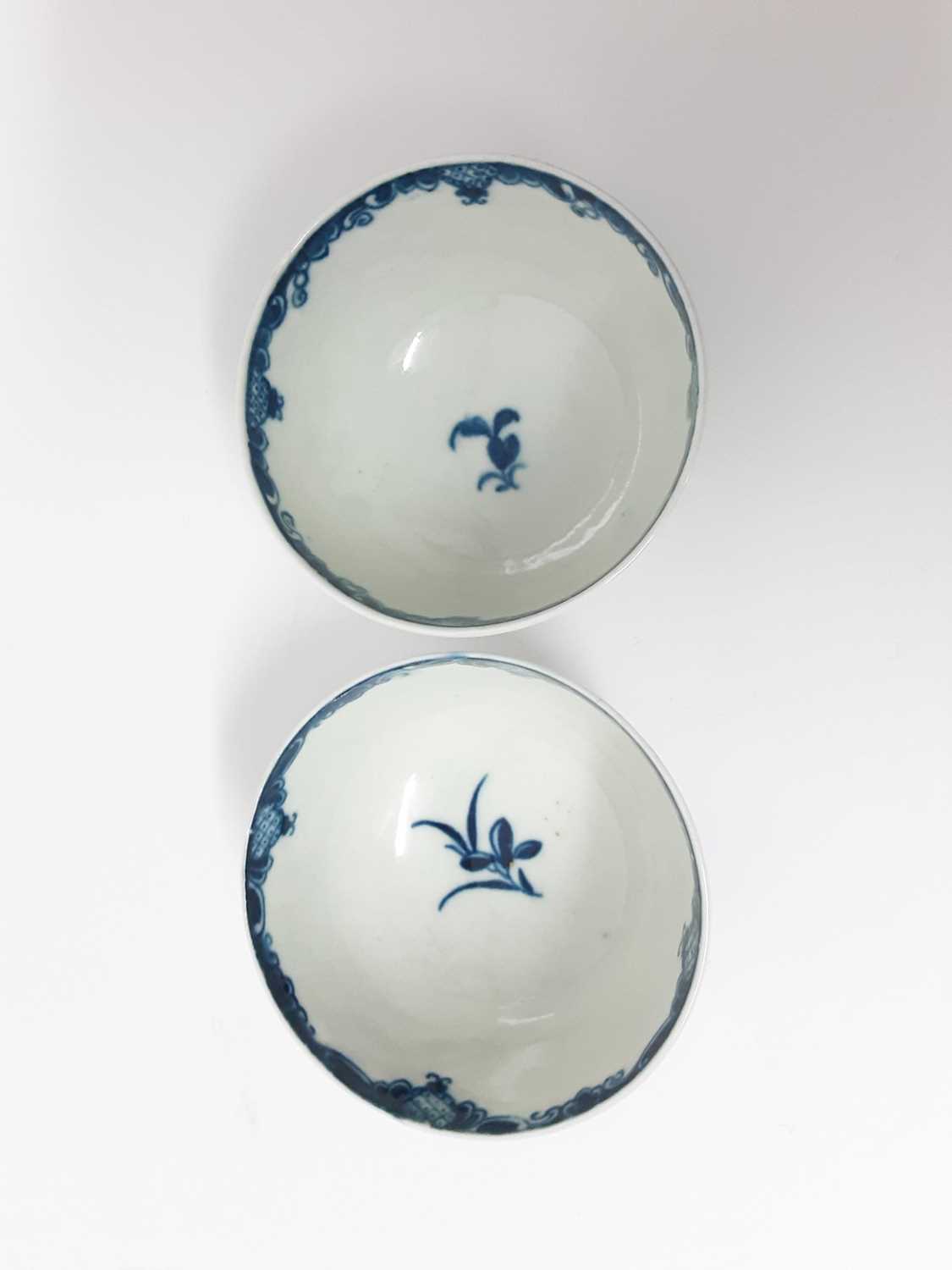 Two Worcester Mansfield pattern tea bowls and saucers, circa 1770, and two other blue and white Worc - Image 5 of 9