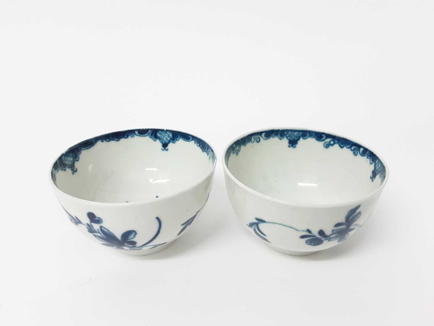 Two Worcester Mansfield pattern tea bowls and saucers, circa 1770, and two other blue and white Worc - Image 4 of 9