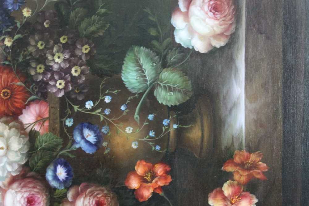 Good decorative oil on canvas - still life of summer flowers, in ebonised frame - Image 6 of 15