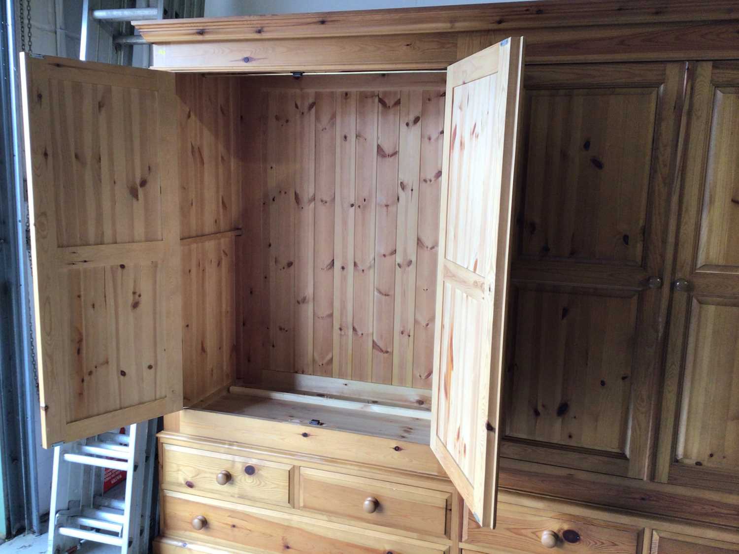 Modern pine triple wardrobe wiht three panelled doors, three short and two long drawers below, 184cm - Image 3 of 5