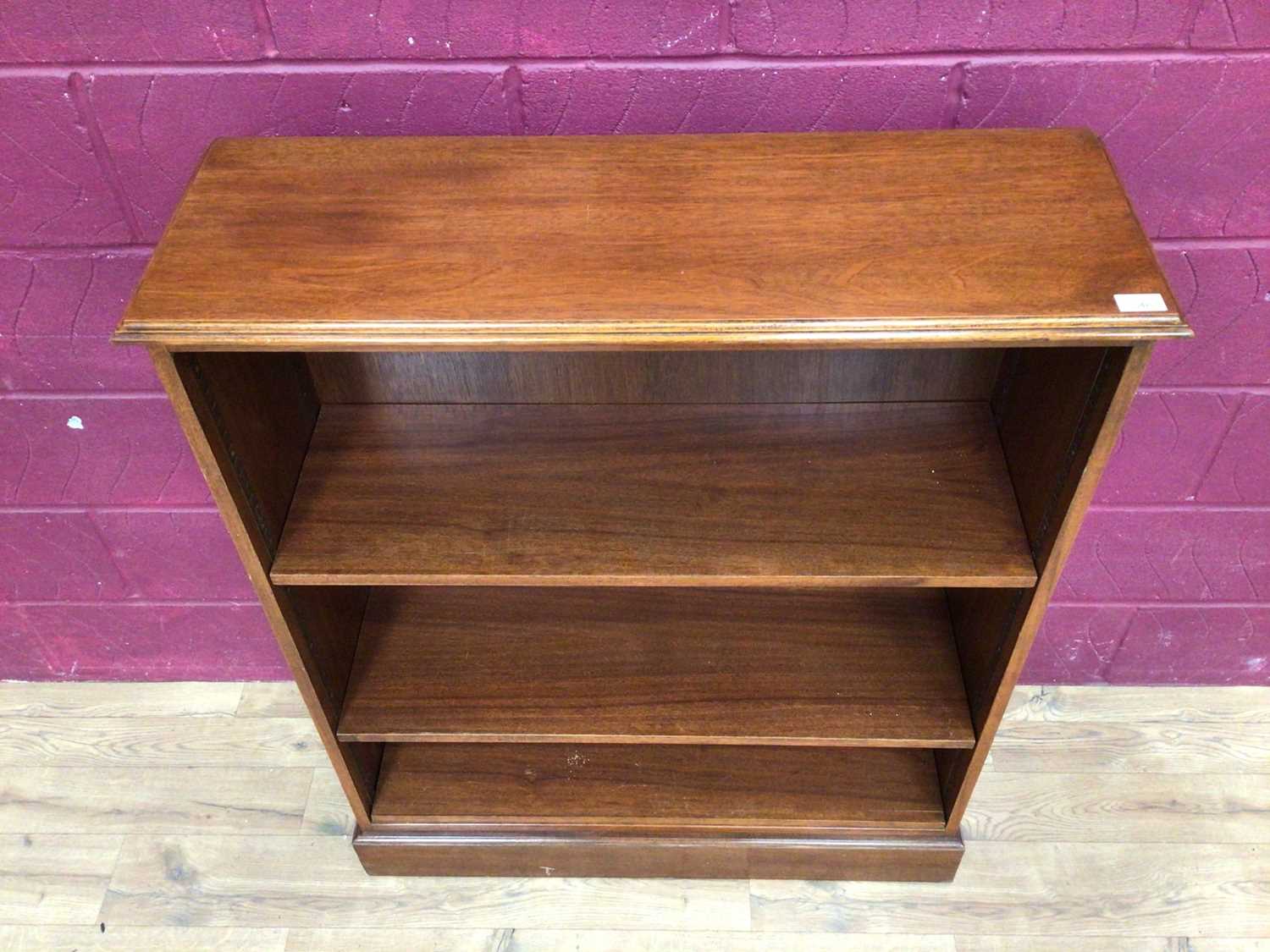 Mahogany open bookcase with adjustable shelves, 92cm wide, 31cm deep, 112cm high - Image 2 of 4