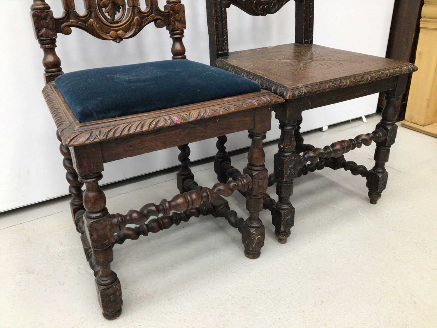 Two Victorian carved oak chairs with spiral twist supports - Image 2 of 4