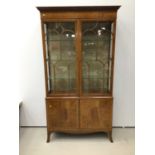 Good quality Edwardian inlaid mahogany display cabinet