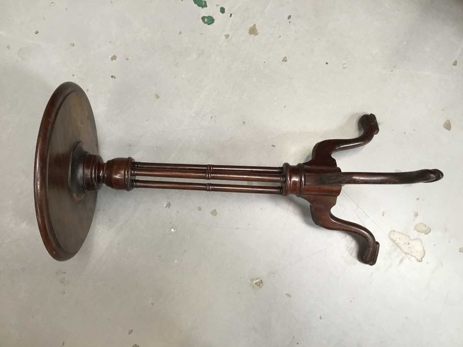 Georgian-style mahogany wine table, the circular top supported on three columns and tripod base, 35c - Image 3 of 3