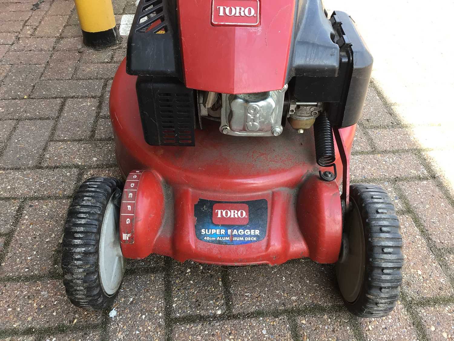 Toro TX - 159 petrol lawn mower with grass box - Image 7 of 7