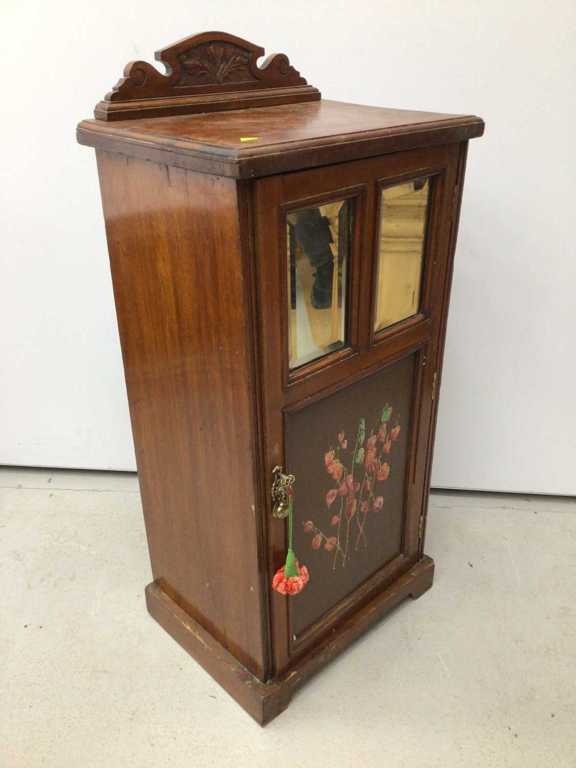 Edwardian walnut pot cupboard with ledge back, two bevelled mirror plates and painted door below, 45 - Image 3 of 5