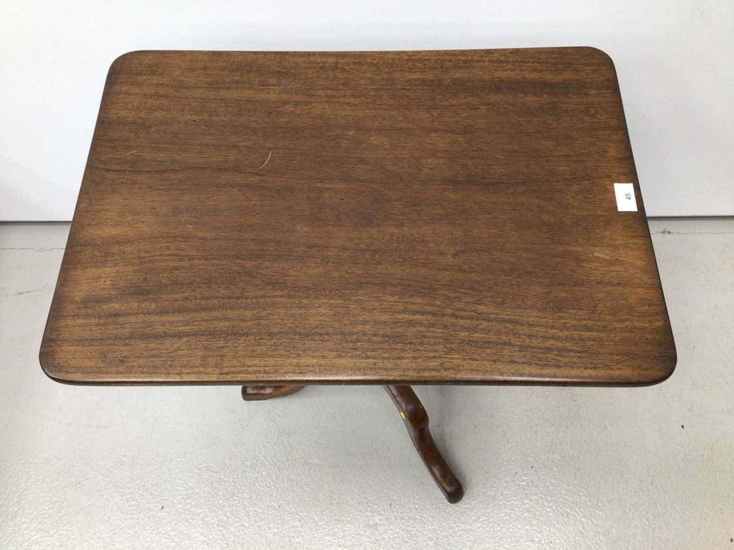 19th century mahogany wine table with tilt top on turned column and three hipped splayed legs 66.5cm - Image 3 of 4