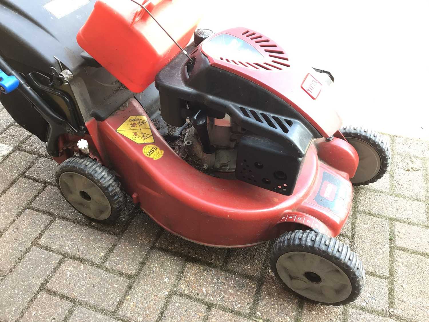 Toro TX - 159 petrol lawn mower with grass box - Image 3 of 7