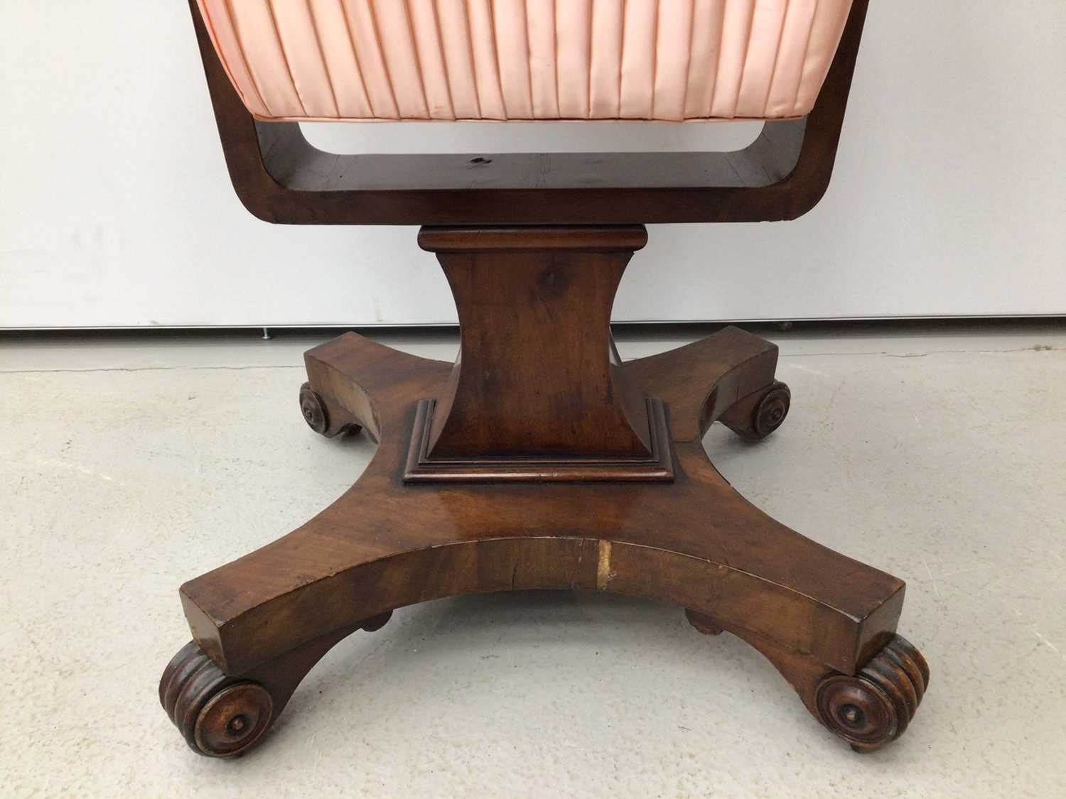 19th century mahogany sewing table with single drawer and sliding needlework well below on quatrefoi - Image 4 of 5