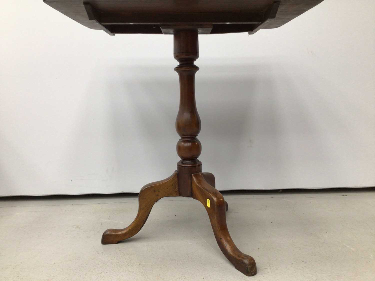 19th century mahogany wine table with tilt top on turned column and three hipped splayed legs 66.5cm - Image 4 of 4