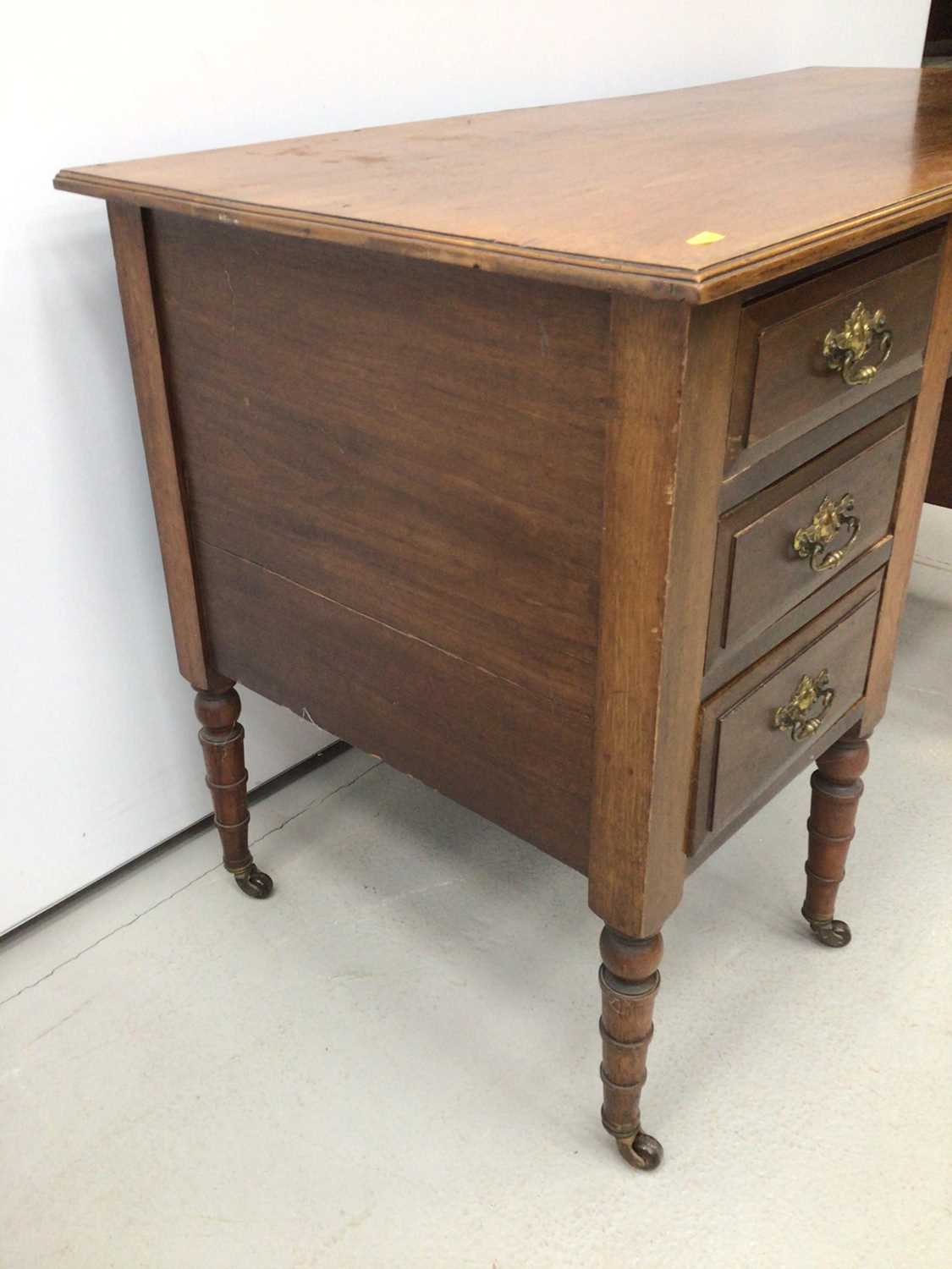 Edwardian mahogany kneehole desk - Image 4 of 5