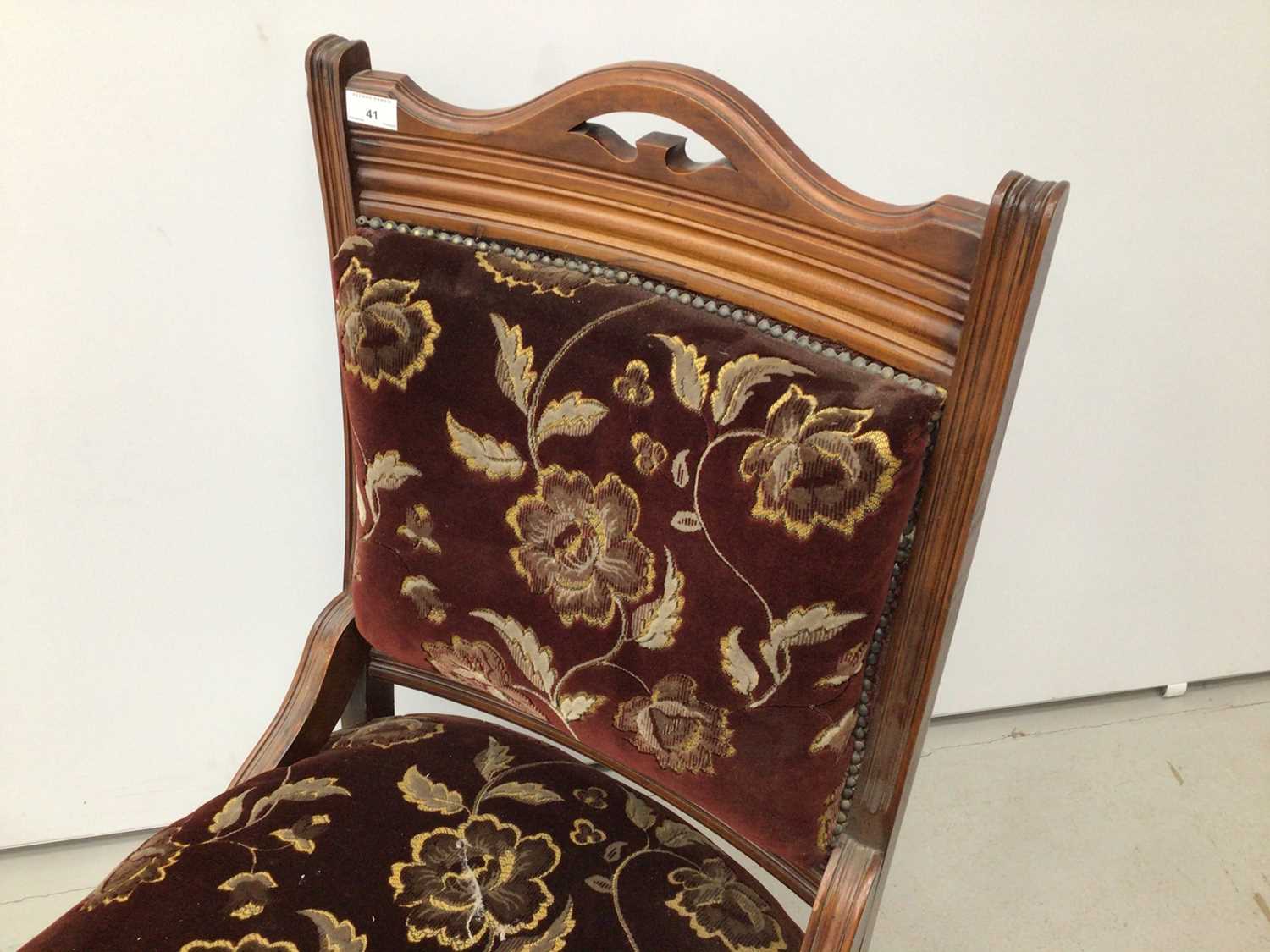 Edwardian walnut framed easy chair with upholstered seat and back on turned front legs and castors - Image 2 of 5