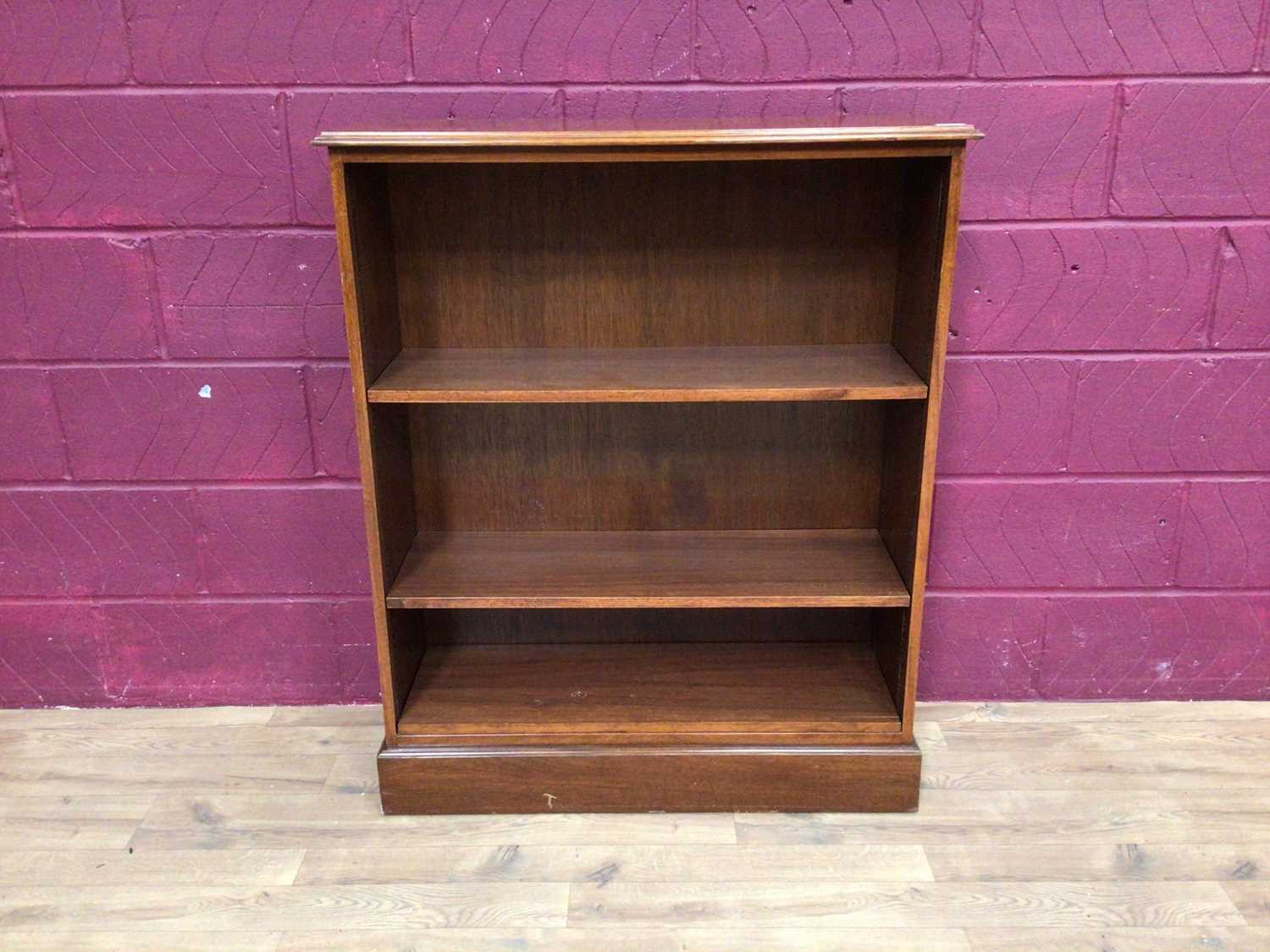 Mahogany open bookcase with adjustable shelves, 92cm wide, 31cm deep, 112cm high