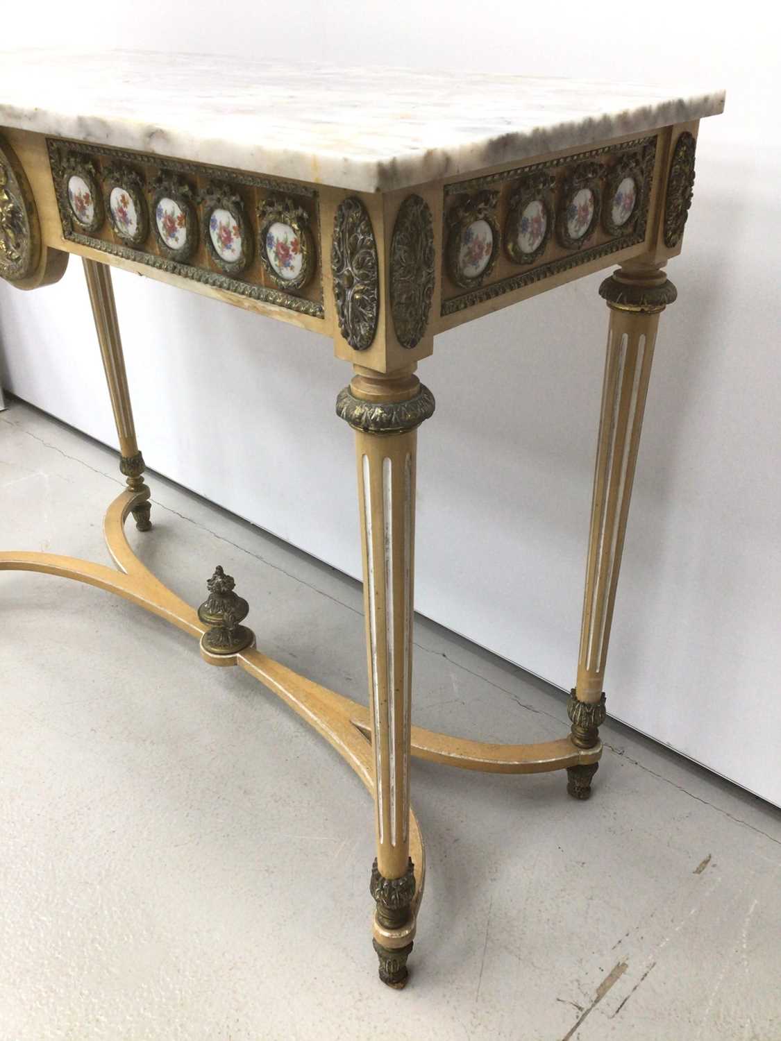 Antique style hall table with marble top, frieze inset with porcelain plaques on fluted turned legs - Image 7 of 7