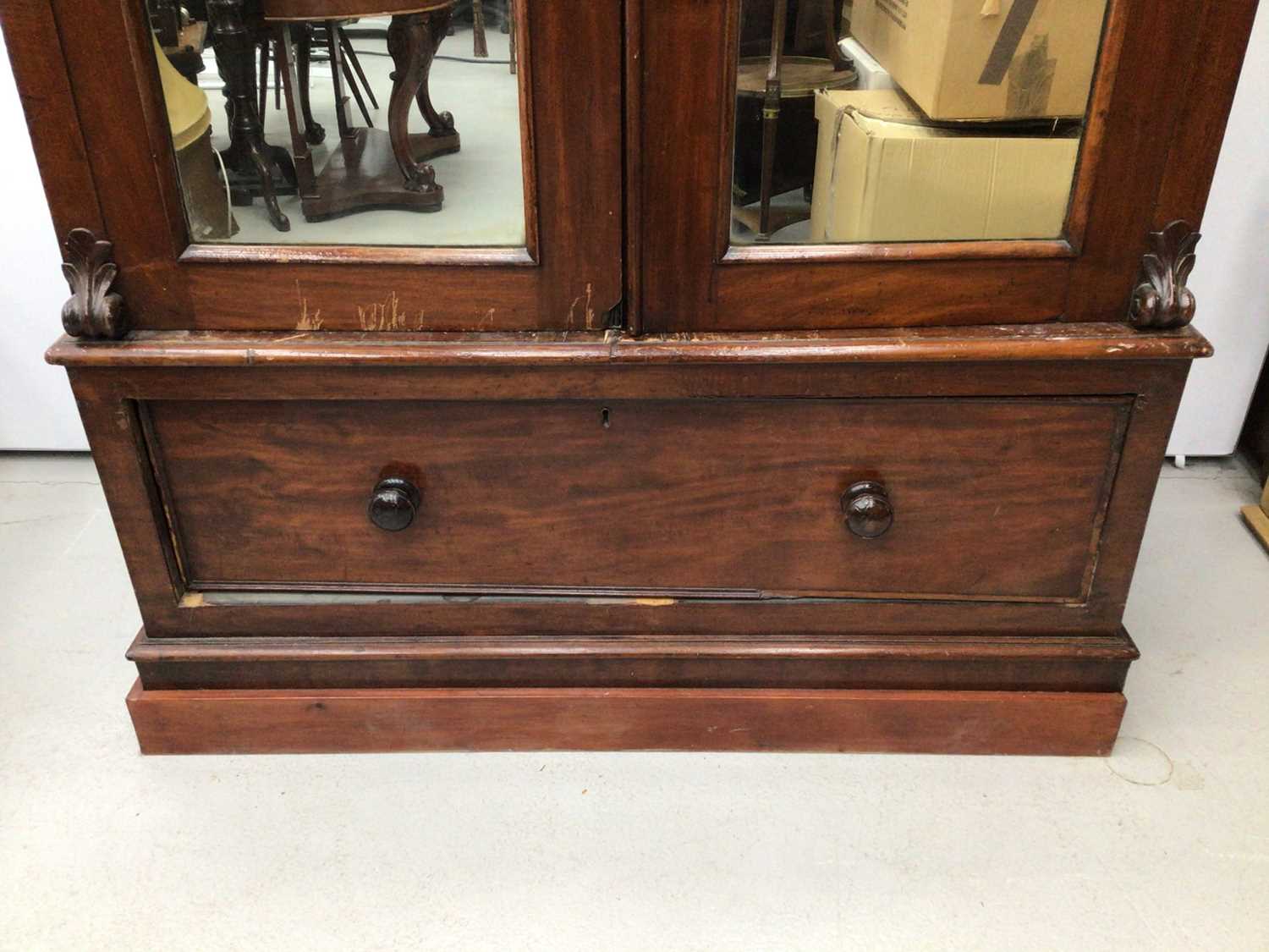 Victorian mahogany double wardrobe with two arched mirror doors and drawer below, 127cm wide x 57cm - Image 3 of 7