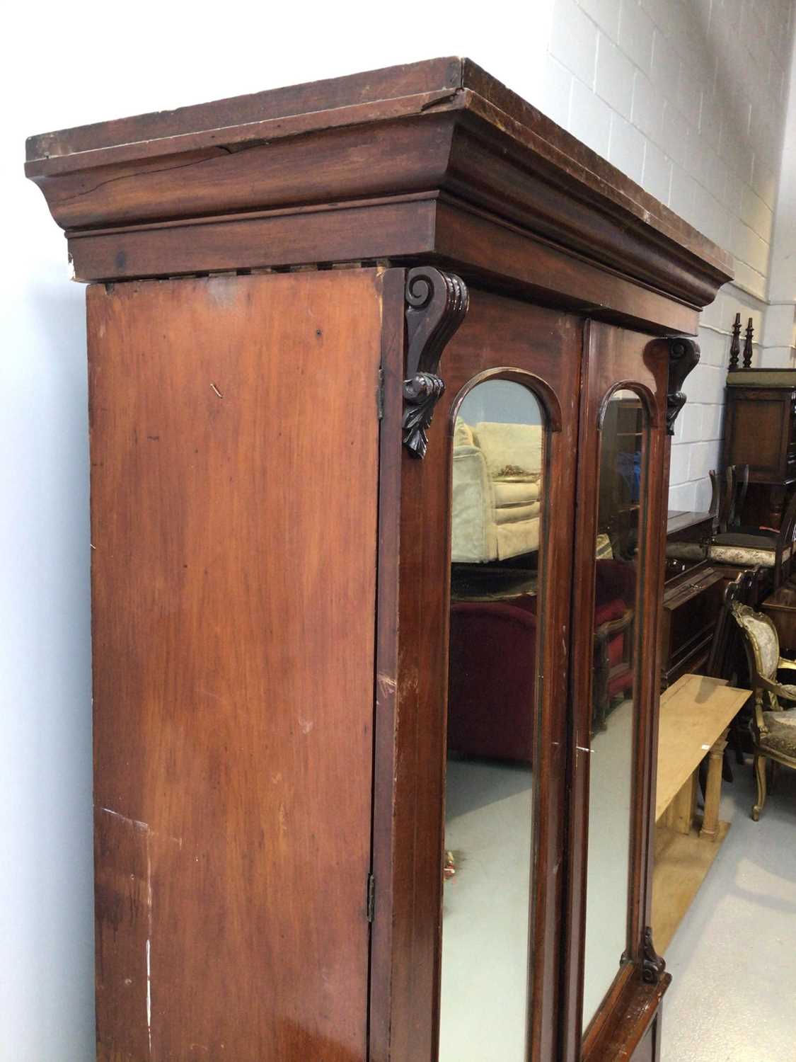 Victorian mahogany double wardrobe with two arched mirror doors and drawer below, 127cm wide x 57cm - Image 5 of 7