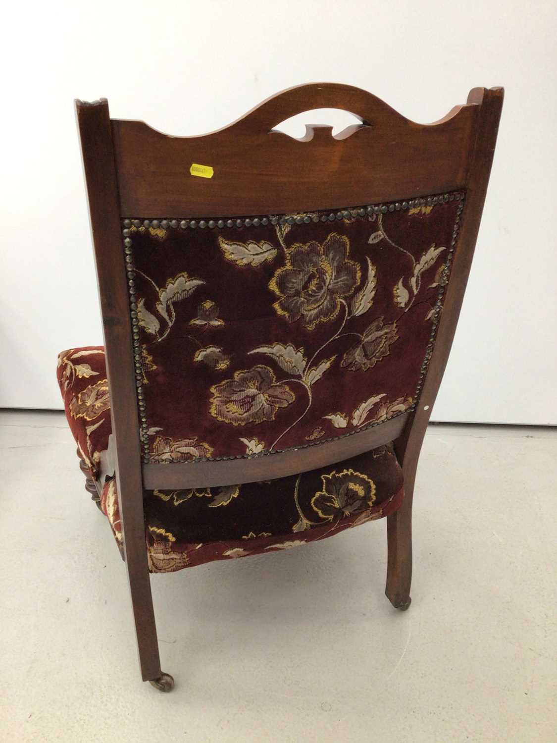 Edwardian walnut framed easy chair with upholstered seat and back on turned front legs and castors - Image 3 of 5