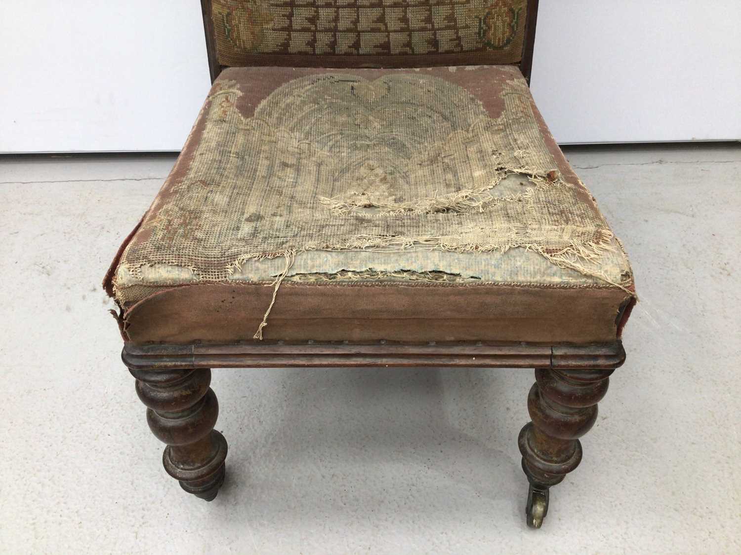 Victorian rosewood prie dieu chair with arched back on turned front legs with original tapestry upho - Image 5 of 5