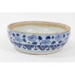 18th century Chinese blue and white porcelain dish, painted with foliate patterns, 20cm diameter