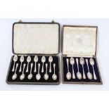 Set of twelve 1920s silver coffee spoons in a fitted case (Birmingham 1923),
