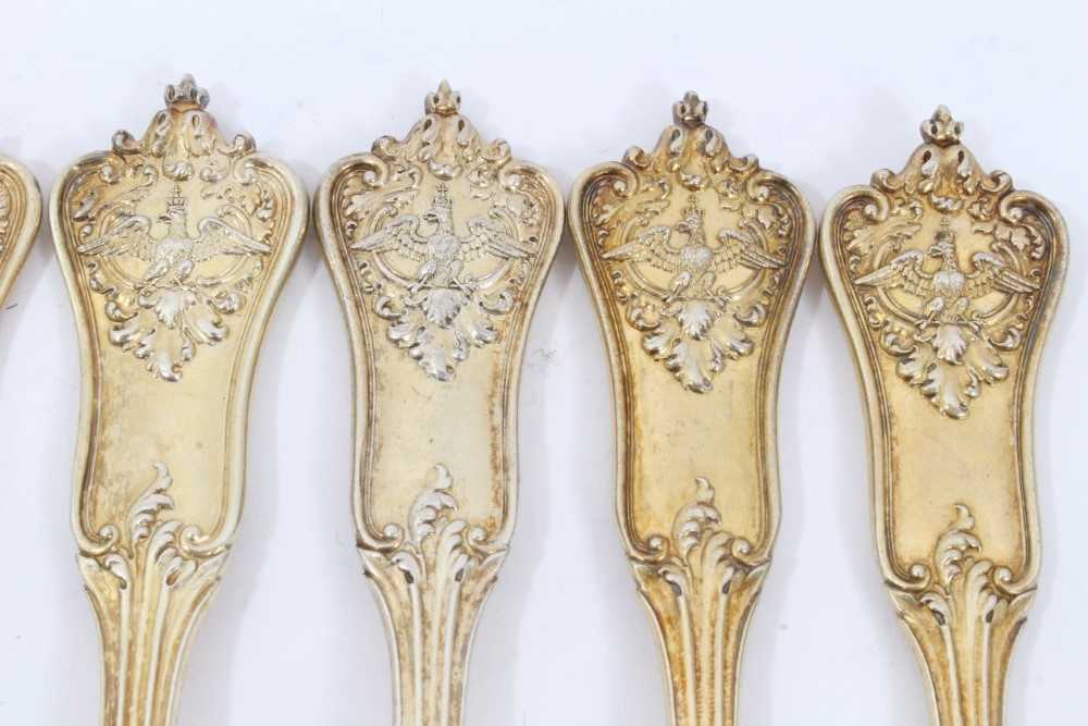 Twelve late 19th/early20th century German Silver-Gilt Dessert Forks, Rococo pattern, from the Royal - Image 4 of 12
