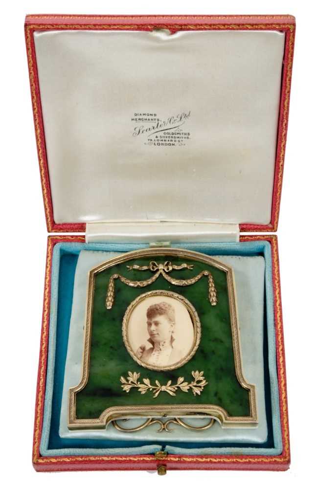 Fabergé-style silver gilt and green nephrite photograph frame containing an Edwardian portrait photo - Image 2 of 6