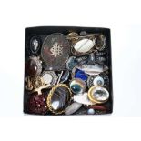 Collection of approximately 31 Victorian and vintage brooches various