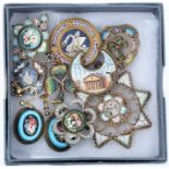 Group of 19th century Italian micromosaic jewellery to include a fine quality brooch depicting a swa