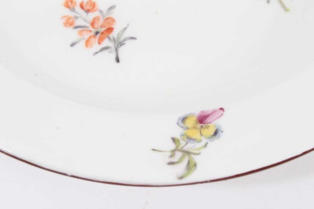 Chelsea porcelain bowl, c.1755, polychrome painted with floral sprays, red anchor mark to base, 16.2 - Image 5 of 8