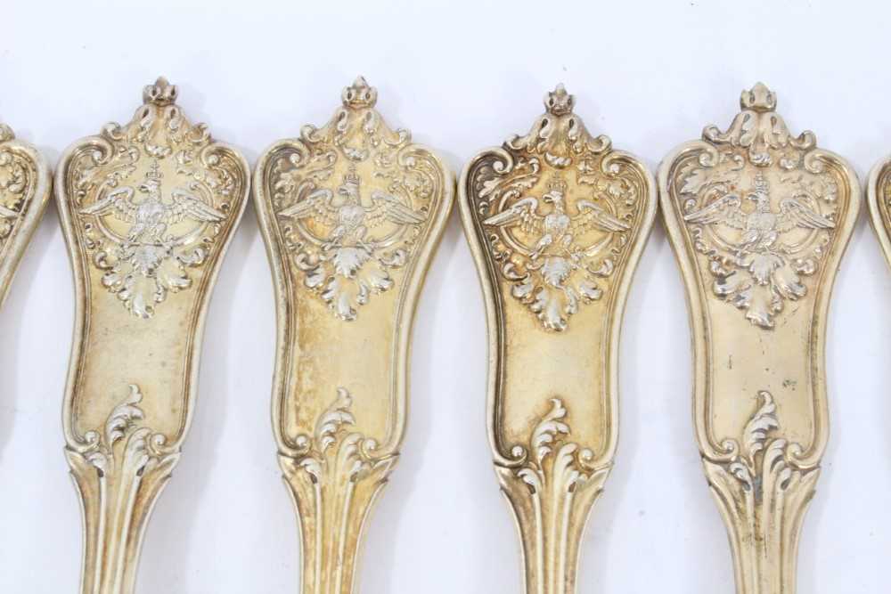 Twelve late 19th/early20th century German Silver-Gilt Dessert Forks, Rococo pattern, from the Royal - Image 3 of 12