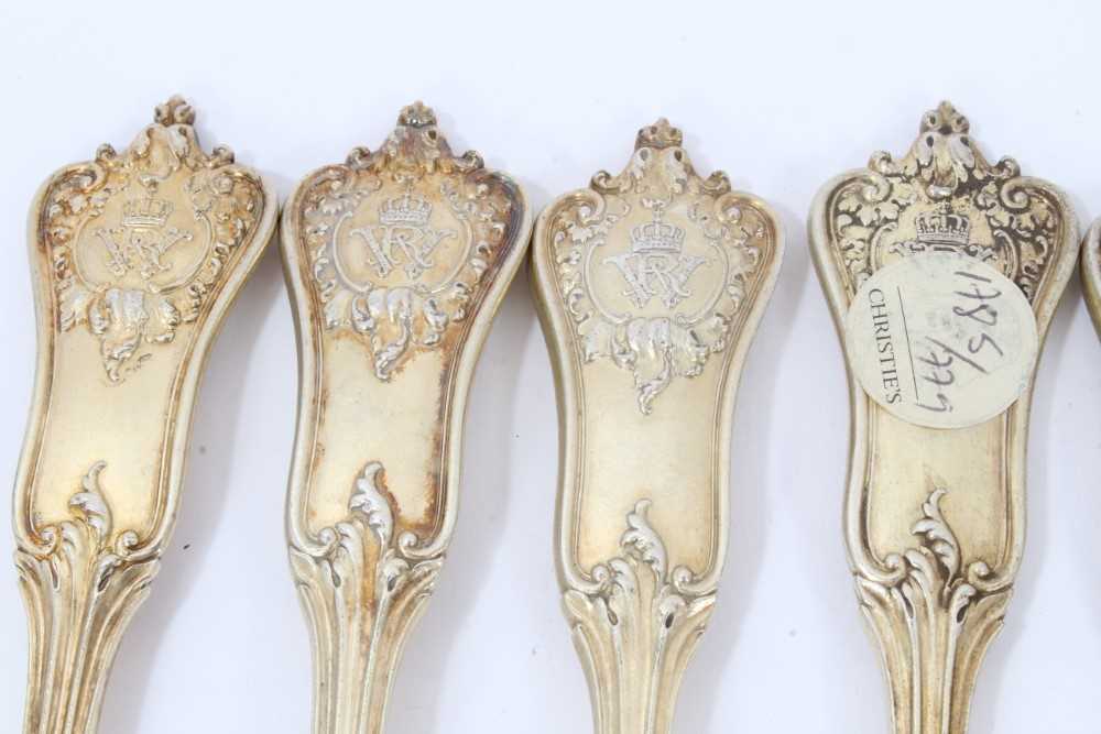 Twelve late 19th/early20th century German Silver-Gilt Dessert Forks, Rococo pattern, from the Royal - Image 6 of 12
