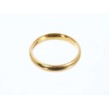 22ct gold wedding ring, Birmingham 1979, size P.