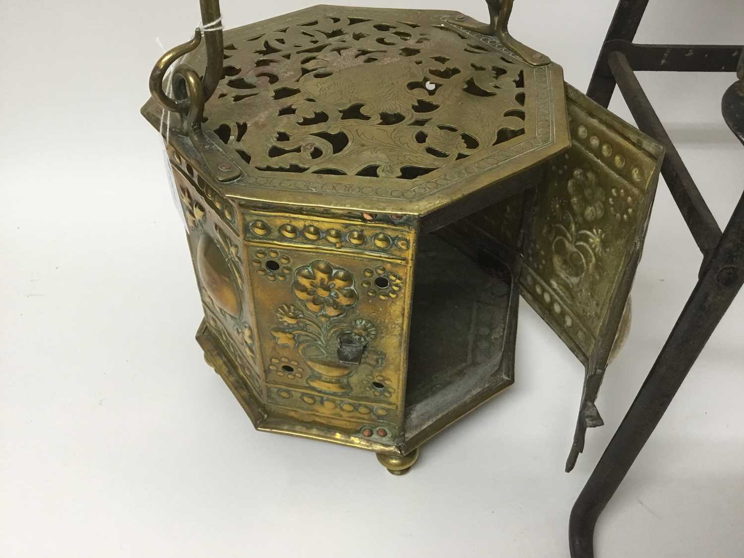 17th century Dutch brass brazier together with a Georgian trivet - Image 4 of 9