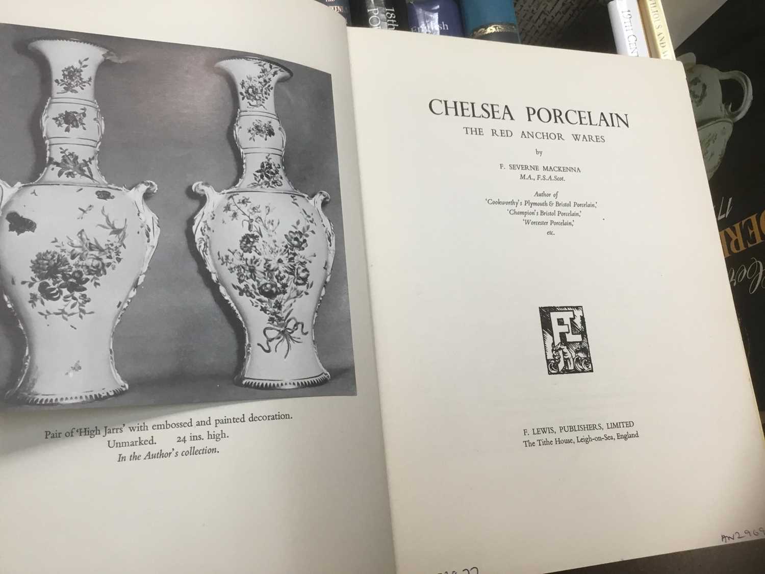 Collection of books relating to ceramic collecting - Image 9 of 12