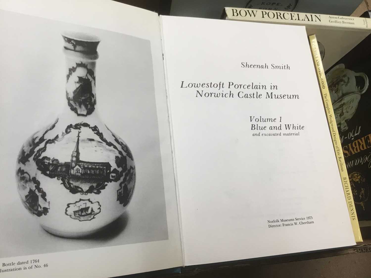 Collection of books relating to ceramic collecting - Image 12 of 12