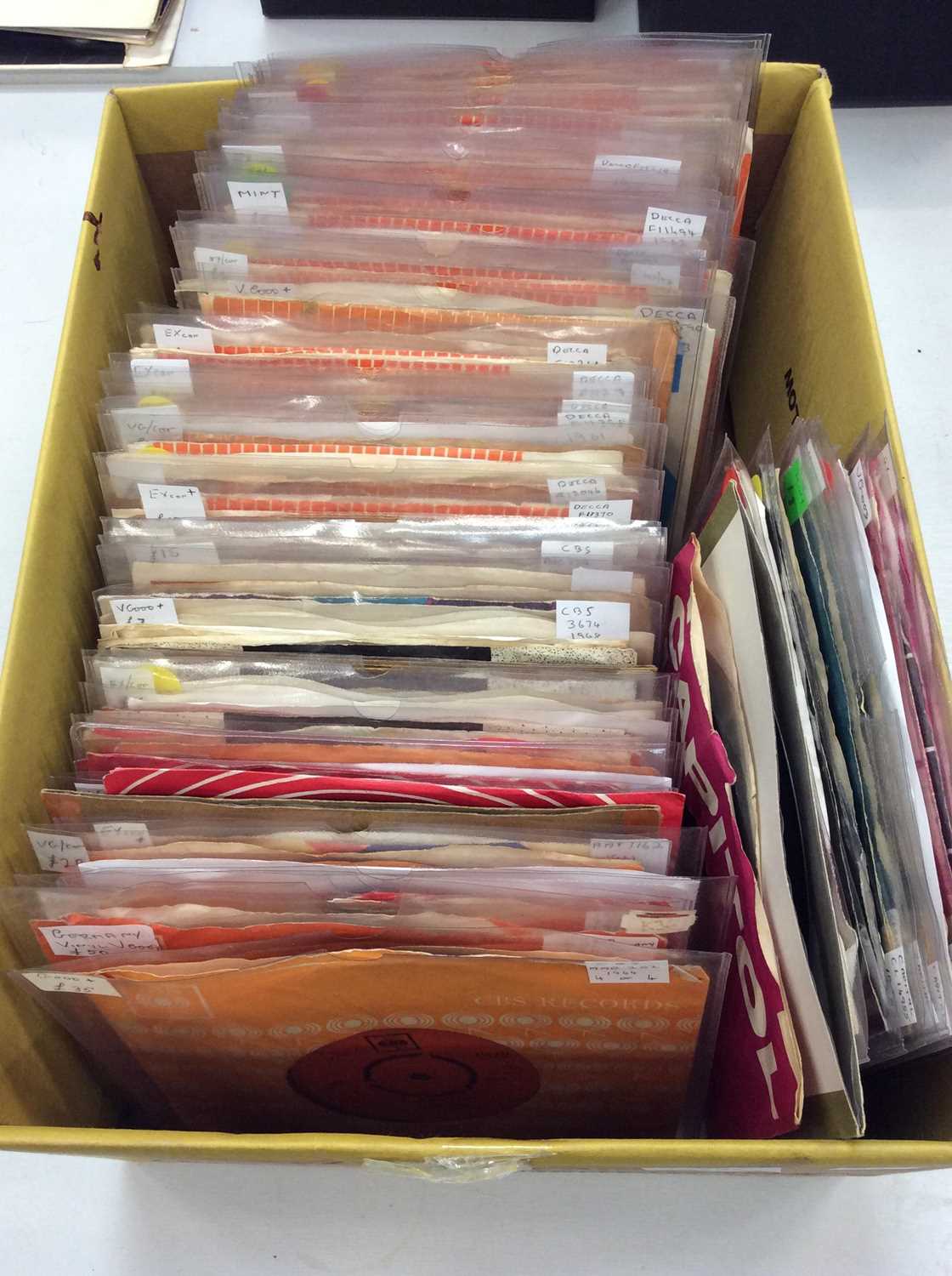 Box of 140 plus single records including the redcaps, the rip chords, the applejacks, Little Steve w - Image 2 of 3