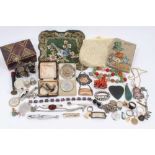 Group vintage costume jewellery and bijouterie