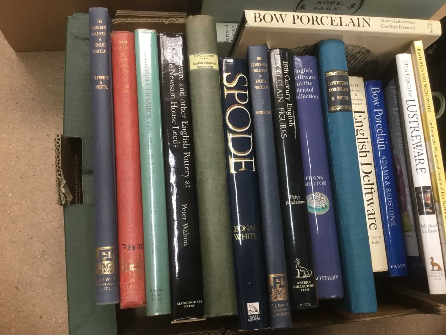 Collection of books relating to ceramic collecting - Image 5 of 12