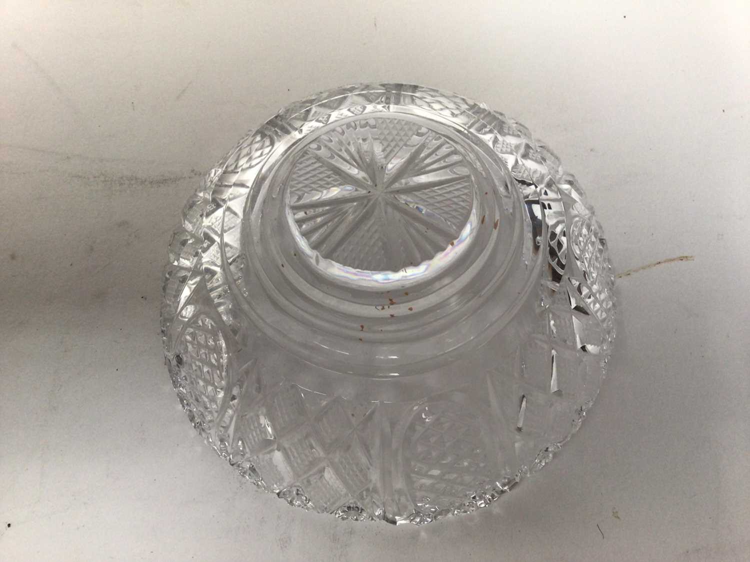 Good quality cut glass bowl, 25cm diameter and a set of 10 similar smaller bowls - Image 5 of 5