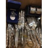 Silver jubilee pendant, pair cased napkin rings and service of plated cutlery
